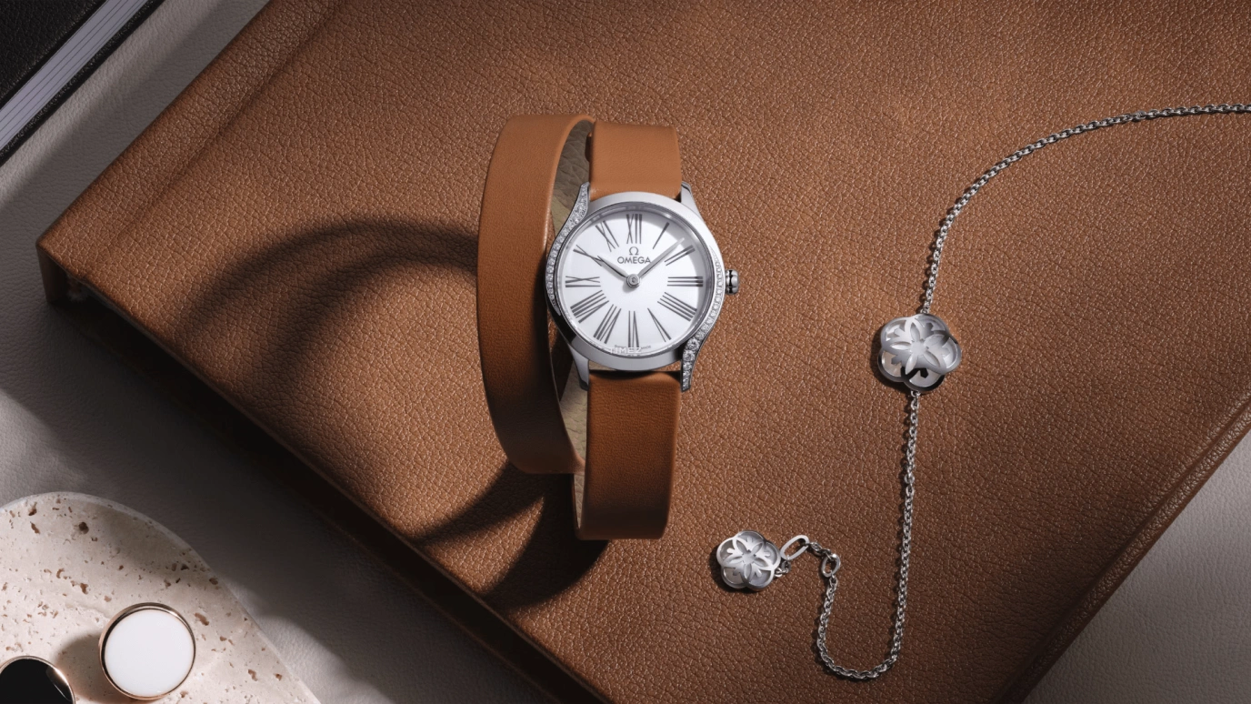 Omega,De Ville 26mm,26mm,Stainless Steel,White,Quartz,In-house Caliber,Sapphire,Crystal Glass,428,428.17.26.60.04.005