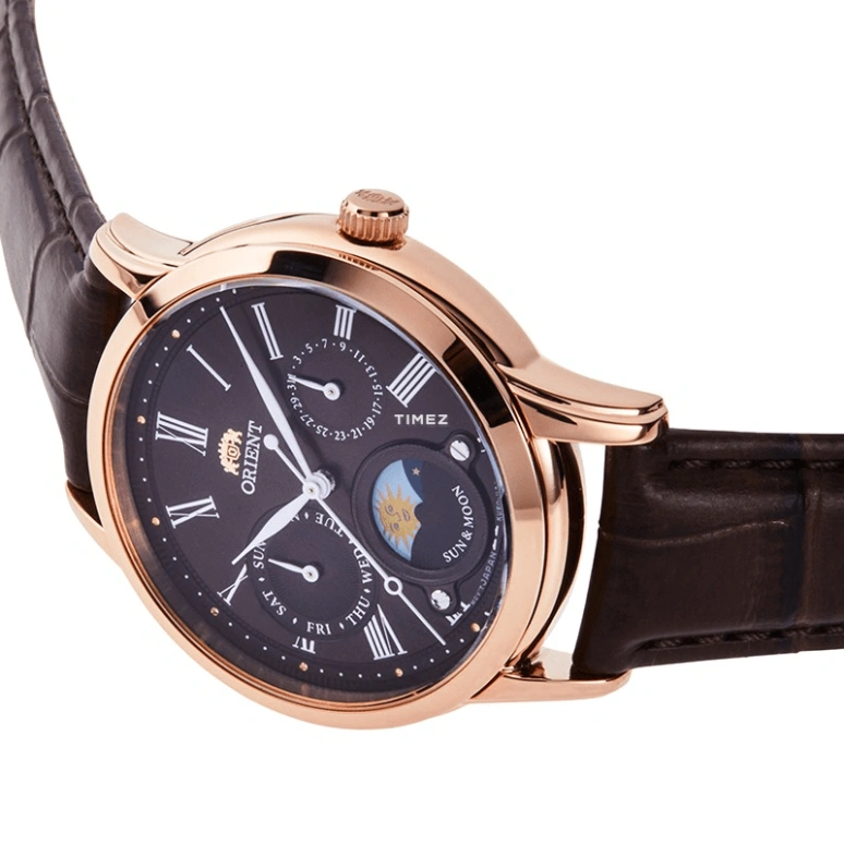 Orient,Other 34.80mm,34.80mm,Rose Gold,Coffee,Quartz,Date,Day,Day / Night Indication,RA,RA-KA0002Y