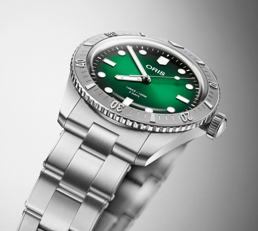 Oris,Divers 65 38mm,38mm,Stainless Steel,Green,Automatic,120hours,In-house Caliber,01 400 7774 4057,01 400 7774 4057-07 8 19 18