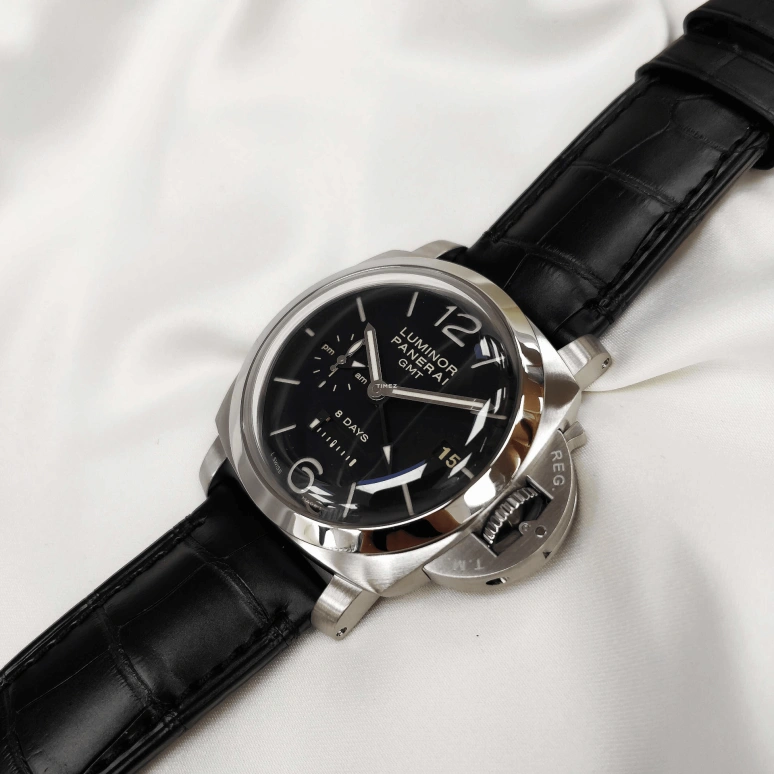 Panerai,Luminor 44mm,44mm,Stainless Steel,Black,Handwound,Day,Power Reserve Indicator,Dule Time,Day / Night Indication,192hours,In-house Caliber,PAM00233