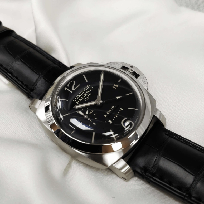 Panerai,Luminor 44mm,44mm,Stainless Steel,Black,Handwound,Day,Power Reserve Indicator,Dule Time,Day / Night Indication,192hours,In-house Caliber,PAM00233