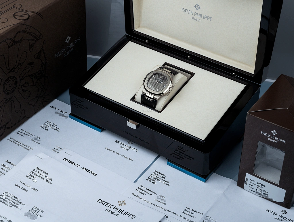 Patek Philippe,Nautilus 40mm,40mm,White Gold,Grey,Automatic,Day,45hours,5711G,5711G-001
