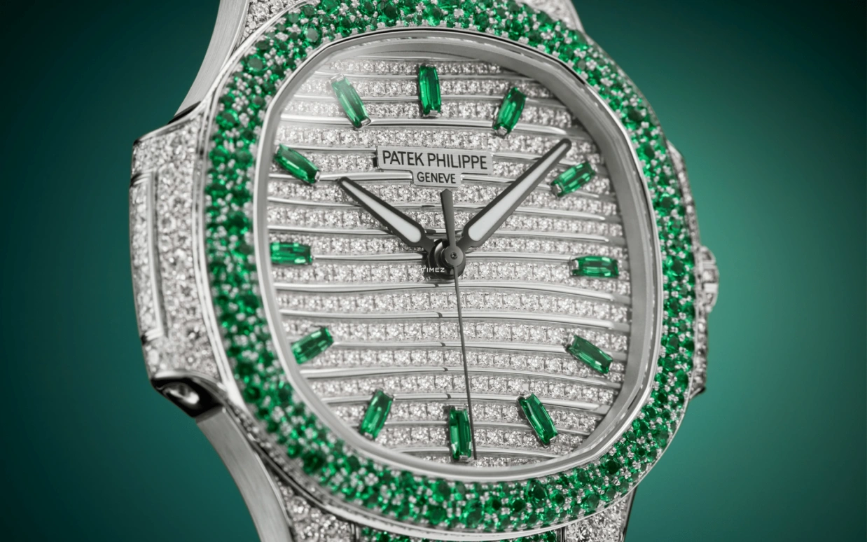Patek Philippe,Nautilus 35.20mm,35.20mm,White Gold,Silver White,Automatic,45hours,In-house Caliber,7118,7118/1453G-001