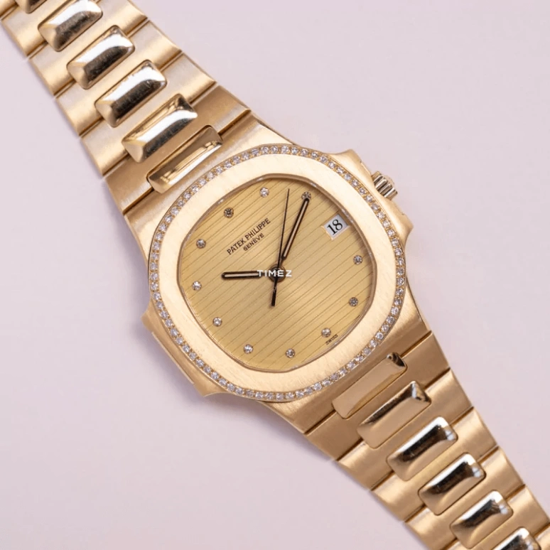Patek Philippe,Nautilus 37mm,37mm,Yellow Gold,Gold,Automatic,Day,In-house Caliber,3800,3800/2J
