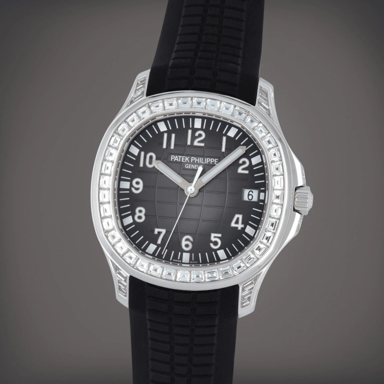 Patek Philippe,Aquanaut 40mm,40mm,White Gold,Black,Automatic,Day,45hours,5167,5167/300G-010