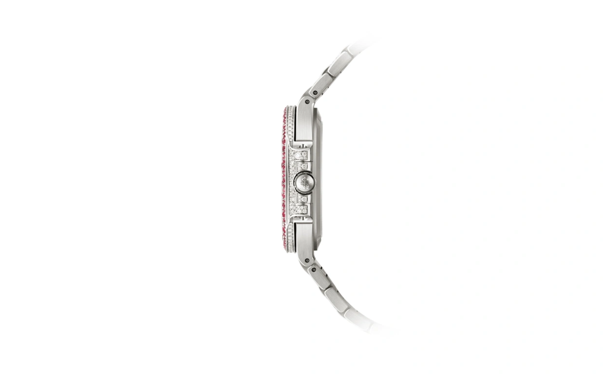 Patek Philippe,Nautilus 35.20mm,35.20mm,White Gold,Silver White,Automatic,45hours,In-house Caliber,7118,7118/1452G-001