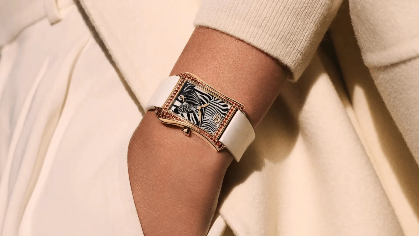 Patek Philippe,Gondolo 28.60x40.85mm,28.60x40.85mm,Rose Gold,Dual,Black,White,Quartz,In-house Caliber,Sapphire,Crystal Glass,4962,4962/200R-010