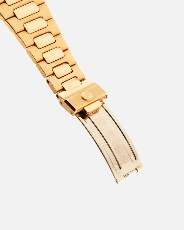 Patek Philippe,Nautilus 40mm,40mm,Yellow Gold,Black,Automatic,Day,38hours,3700J