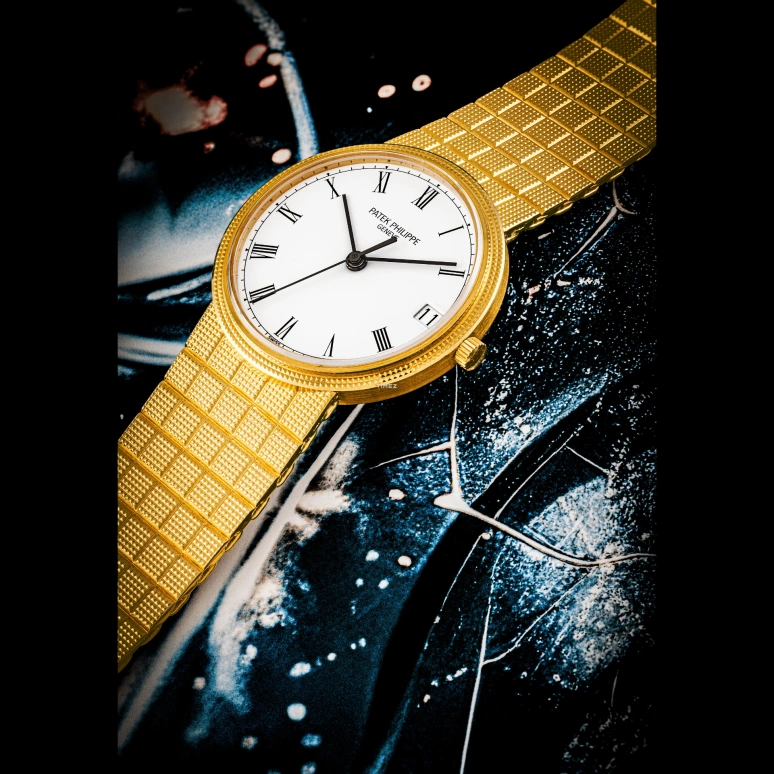 Patek Philippe,Calatrava 33mm,33mm,Yellow Gold,White,Automatic,Day,Sapphire,Crystal Glass,3802,3802/110