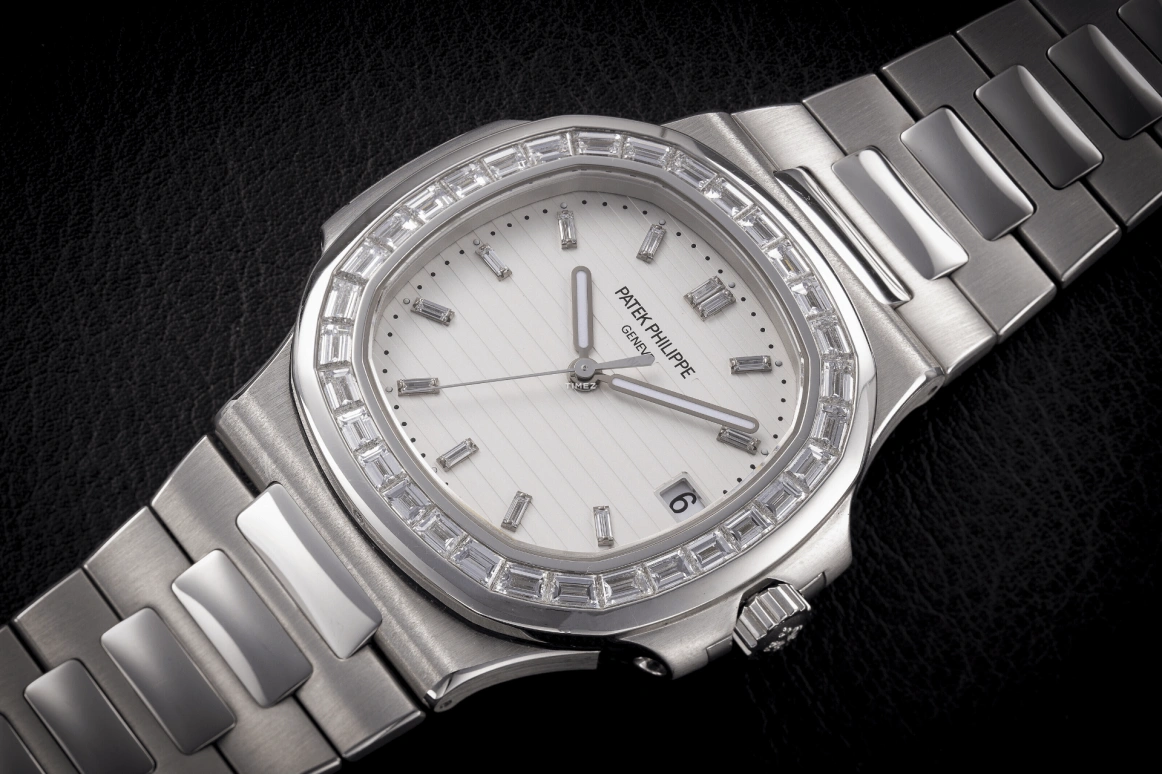 Patek Philippe,Nautilus 40mm,40mm,Platinum,White,Automatic,Day,45hours,5711,5711/110P-010