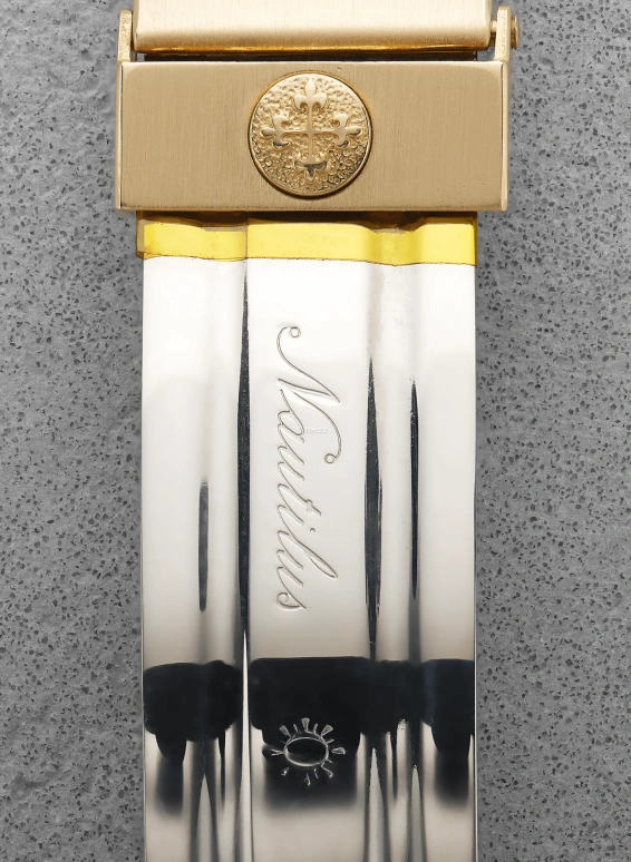 Patek Philippe,Nautilus 40mm,40mm,Yellow Gold,Gold,Automatic,Day,38hours,Brad Pitt,3700,3700/11J