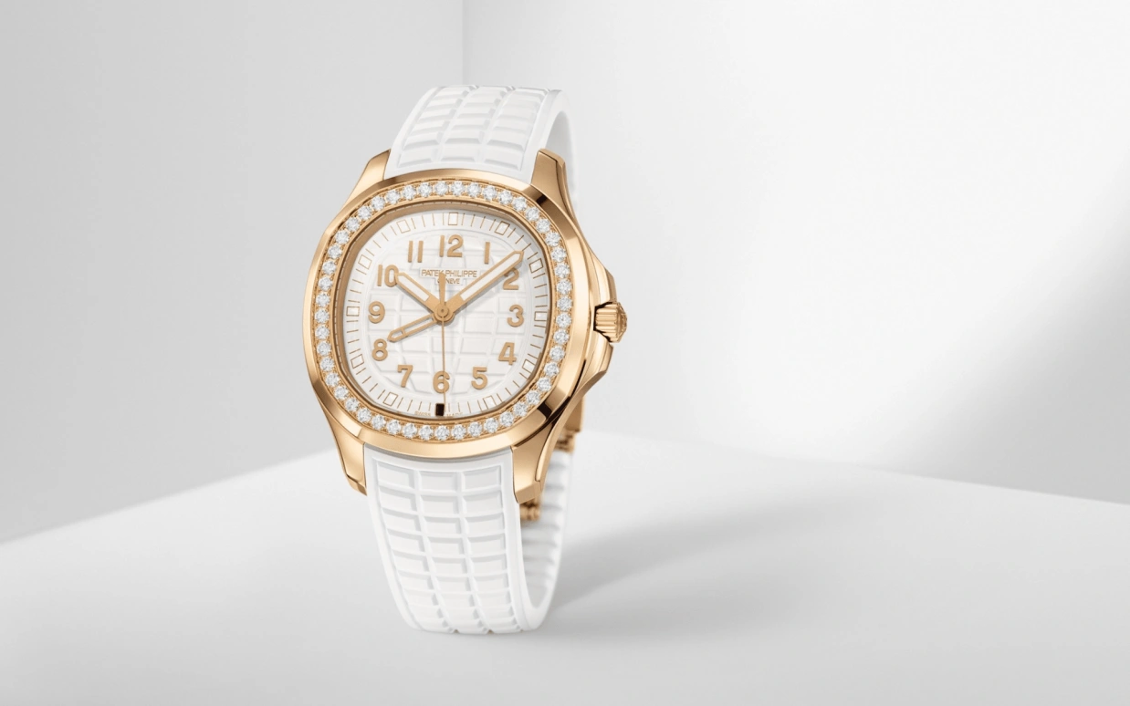 Patek Philippe,Aquanaut 38.80mm,38.80mm,Rose Gold,White,Quartz,In-house Caliber,Sapphire,5269,5269/200R-001