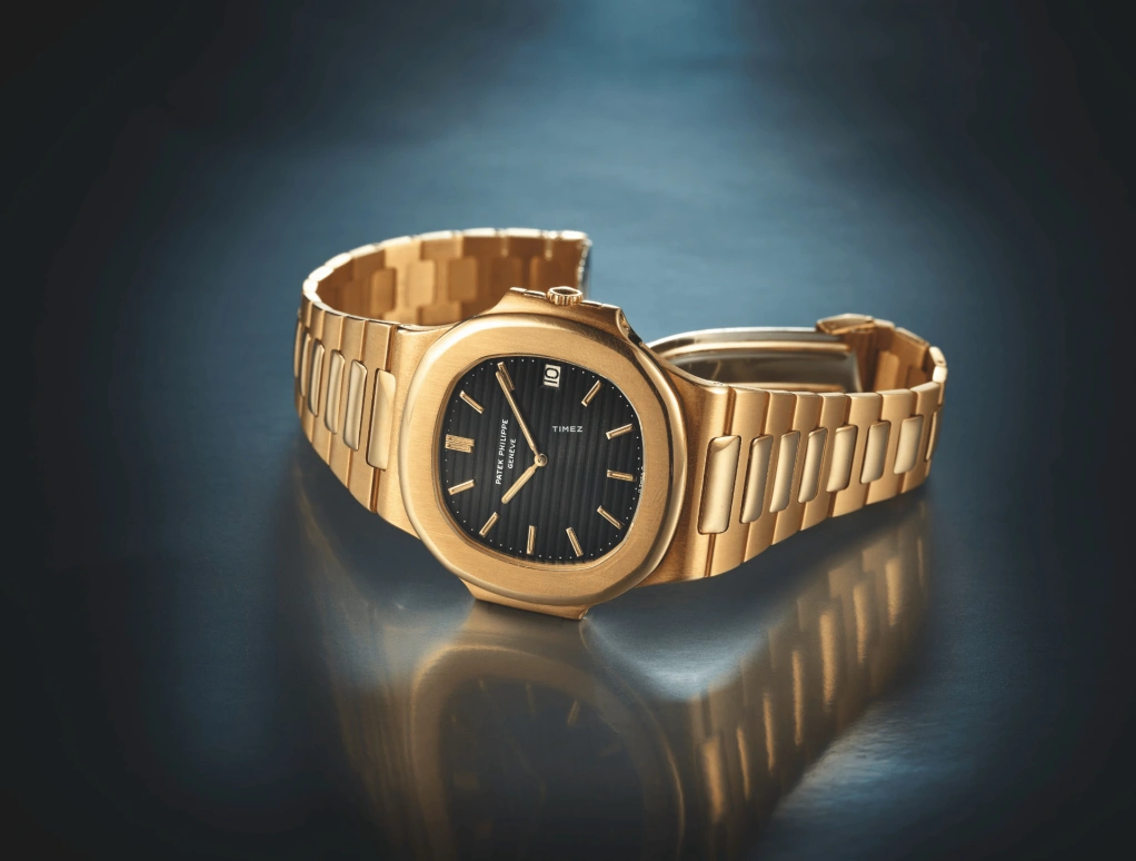 Patek Philippe,Nautilus 40mm,40mm,Yellow Gold,Black,Automatic,Day,38hours,3700J