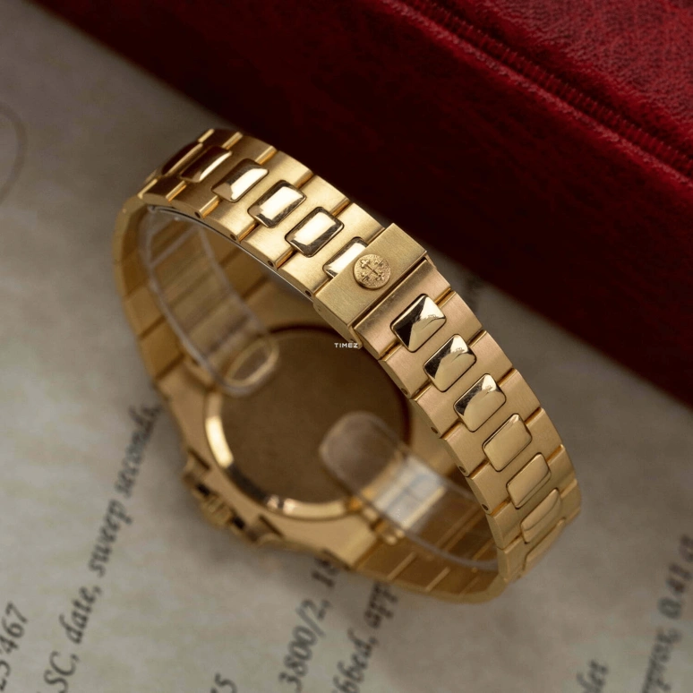 Patek Philippe,Nautilus 37mm,37mm,Yellow Gold,Gold,Automatic,Day,In-house Caliber,3800,3800/2J