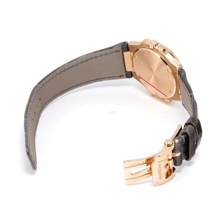 Patek Philippe,Nautilus 32mm,32mm,Rose Gold,Silver White,Quartz,Day,In-house Caliber,7010R,7010R-001