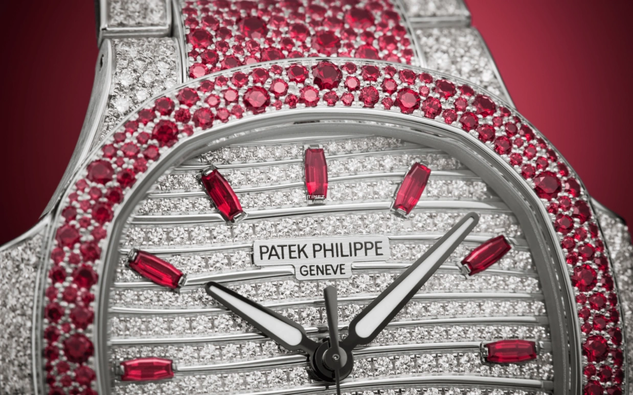 Patek Philippe,Nautilus 35.20mm,35.20mm,White Gold,Silver White,Automatic,45hours,In-house Caliber,7118,7118/1452G-001