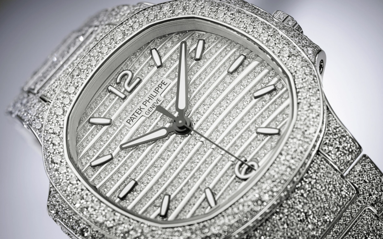Patek Philippe,Nautilus 35.20mm,35.20mm,White Gold,Silver,White,Automatic,45hours,In-house Caliber,Victoria Beckham,Posh Spice,7118,7118/1450G-001