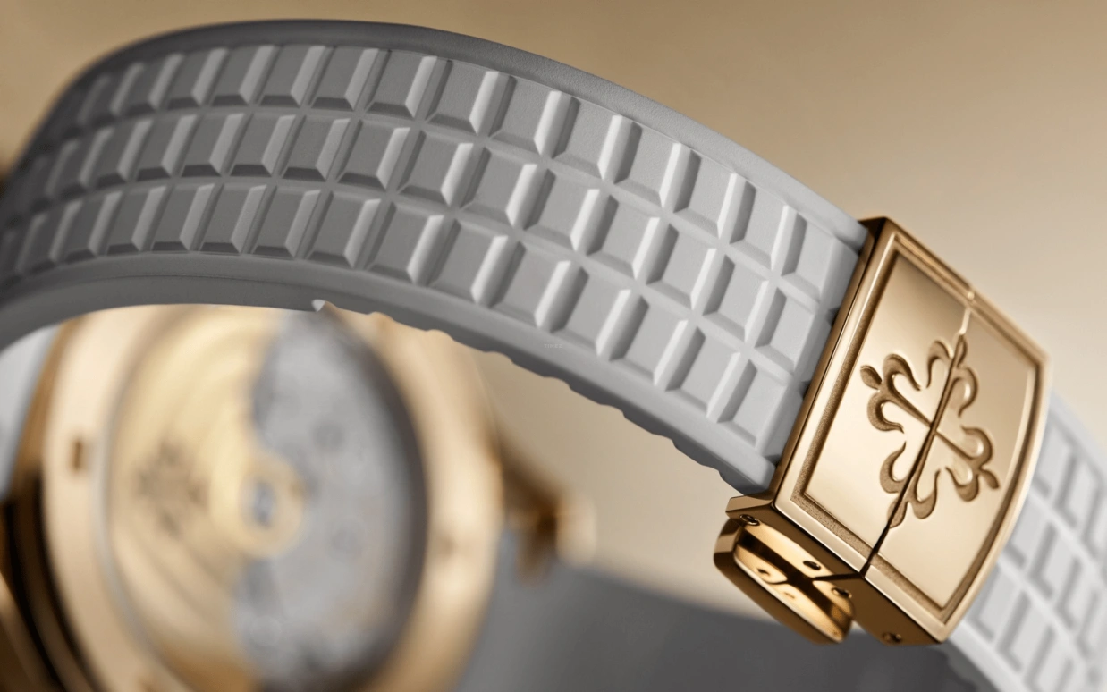 Patek Philippe,Aquanaut 38.80mm,38.80mm,Rose Gold,White,Automatic,Day,45hours,Rawan Bin Hussain,5268,5268/200R-001