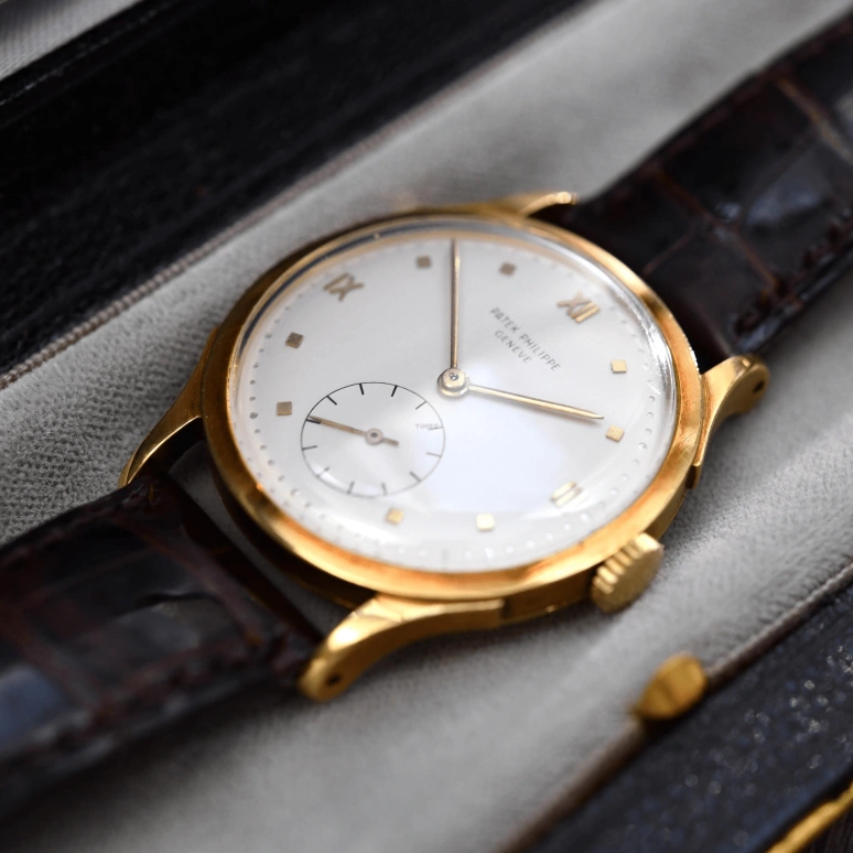 Patek Philippe,Calatrava 36mm,36mm,Yellow Gold,White,Handwound,Sapphire,Crystal Glass,Round,1589J