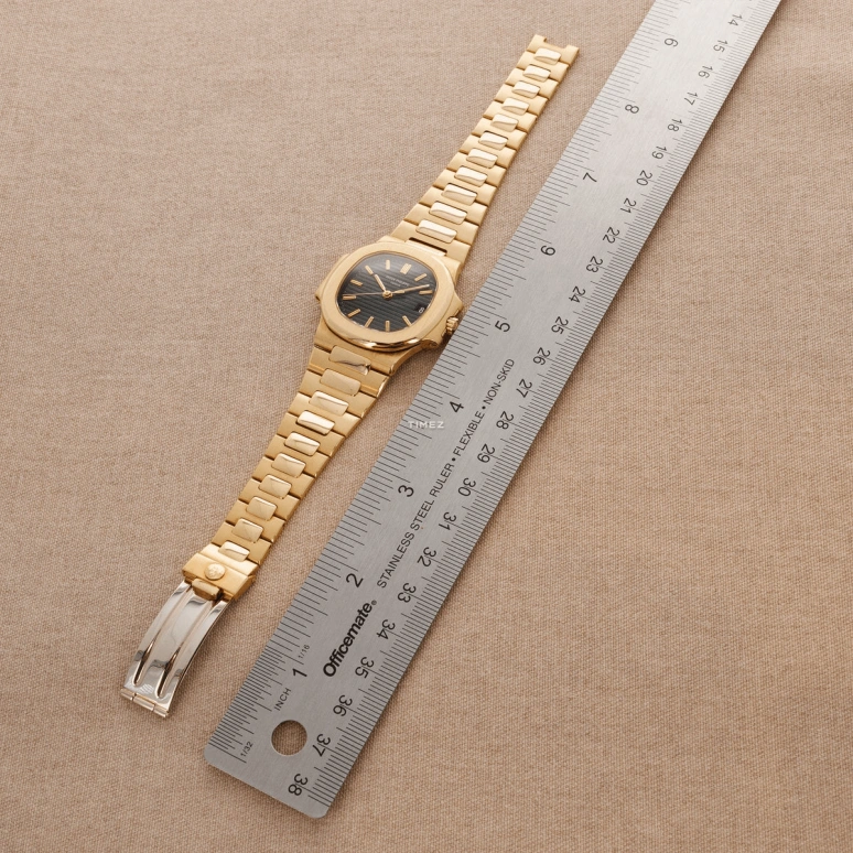 Patek Philippe,Nautilus 40mm,40mm,Yellow Gold,Dark Blue,Automatic,Day,38hours,3800,3800/001