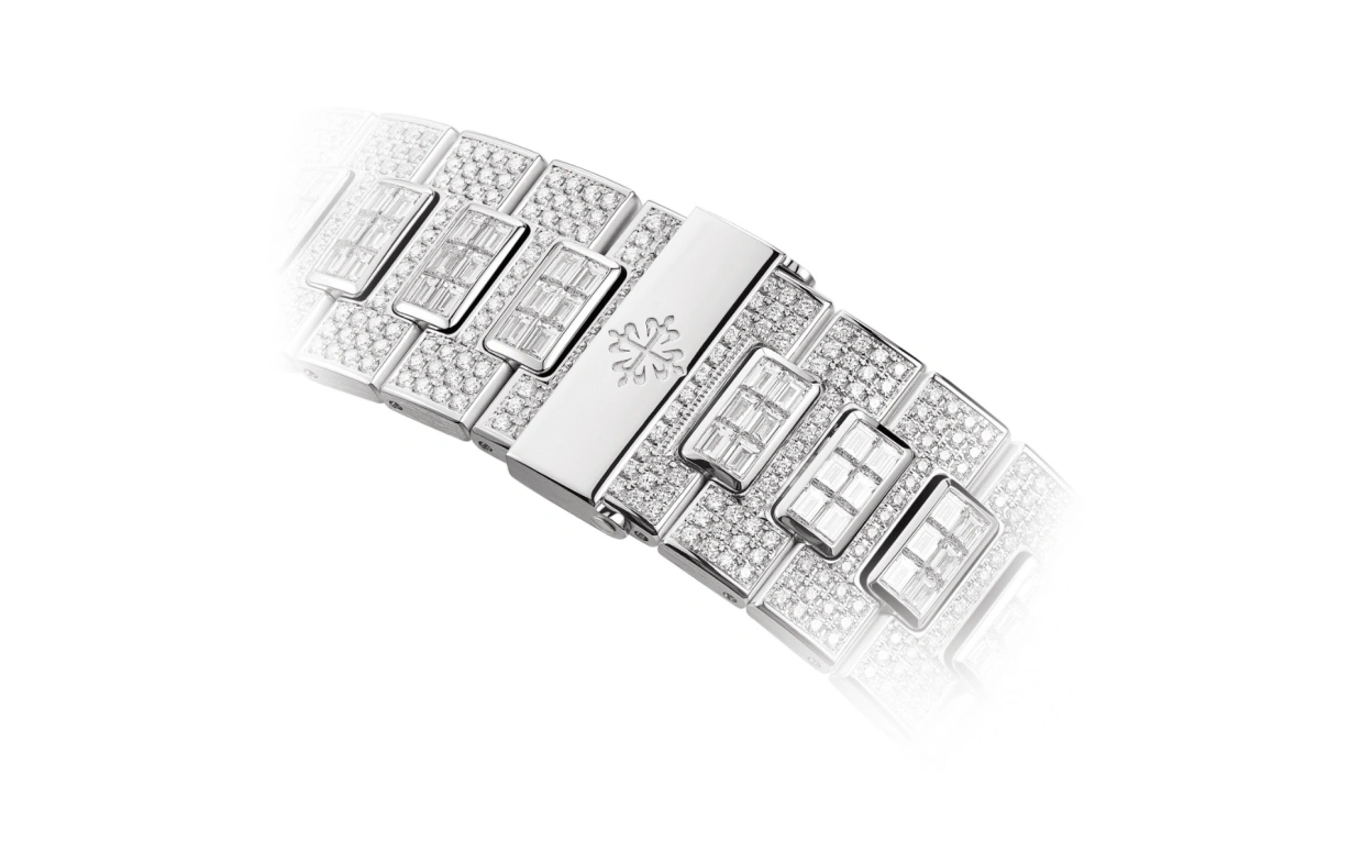 Patek Philippe,Nautilus 40mm,40mm,White Gold,Silver,Automatic,Day,45hours,Papa Bear Petty,Justin Bieber,Travis Scott,Wilber Pan,Will Pan,J Balvin,JB,5719,5719/10G-010