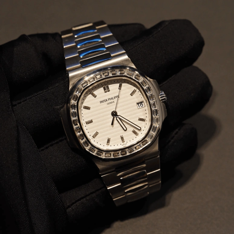 Patek Philippe,Nautilus 40mm,40mm,Platinum,White,Automatic,Day,45hours,5711,5711/110P-010
