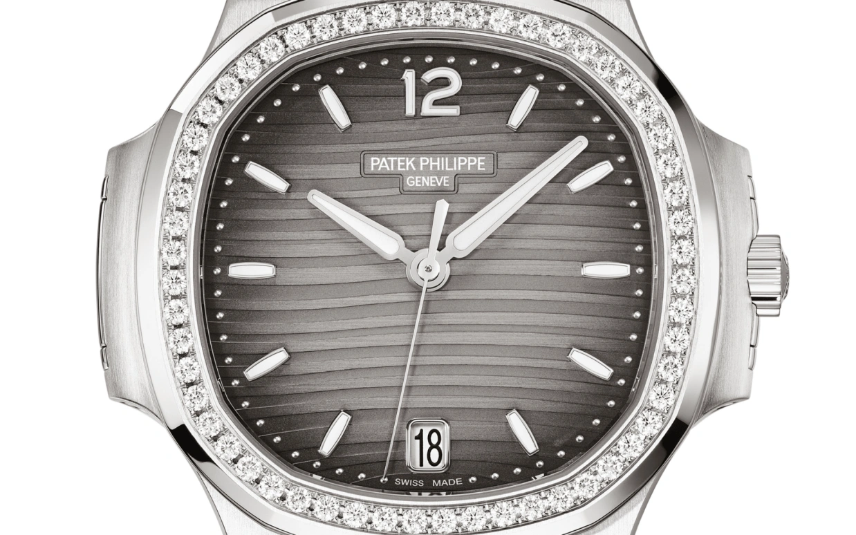 Patek Philippe,Nautilus 35.20mm,35.20mm,Stainless Steel,Gradient,Black,Automatic,Day,45hours,7118,7118/1200A-011