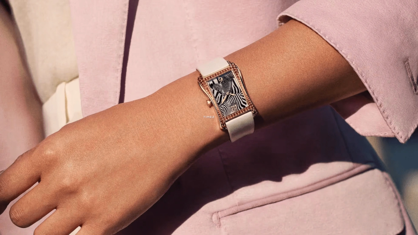 Patek Philippe,Gondolo 28.60x40.85mm,28.60x40.85mm,Rose Gold,Dual,Black,White,Quartz,In-house Caliber,Sapphire,Crystal Glass,4962,4962/200R-010