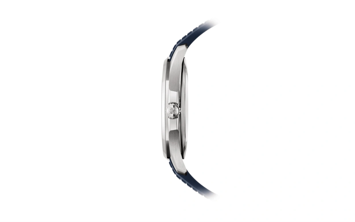 Patek Philippe,Aquanaut 42.20mm,42.20mm,White Gold,Blue,Automatic,45hours,In-house Caliber,Lisandro Martínez,Harry Kane,JJ Lin,5168G,5168G-001