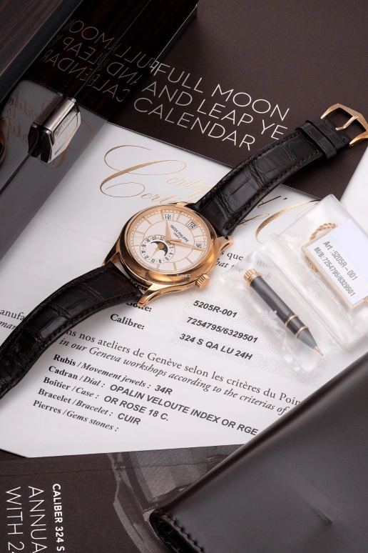 Patek Philippe,Complications 40mm,40mm,Rose Gold,Cream white,Automatic,Moonphase,Annual Calendar,Month,Date,35～45hours,In-house Caliber,5205R,5205R-001