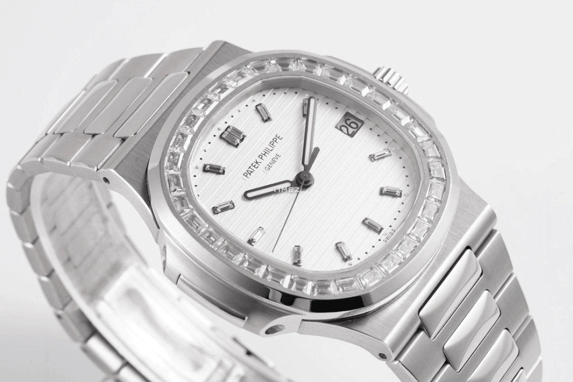 Patek Philippe,Nautilus 40mm,40mm,Platinum,White,Automatic,Day,45hours,5711,5711/110P-010