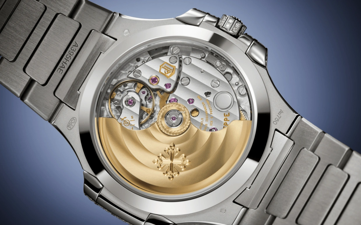 Patek Philippe,Nautilus 35.20mm,35.20mm,White Gold,Silver White,Automatic,45hours,In-house Caliber,7118,7118/1451G-001