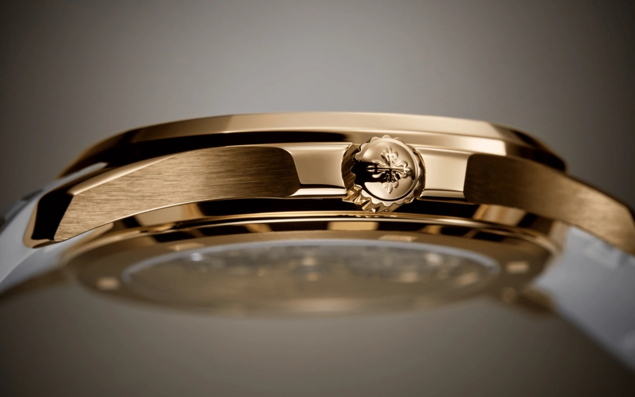 Patek Philippe,Aquanaut 38.80mm,38.80mm,Rose Gold,White,Automatic,Day,45hours,Rawan Bin Hussain,5268,5268/200R-001