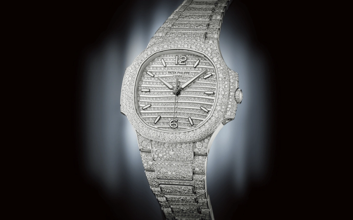 Patek Philippe,Nautilus 35.20mm,35.20mm,White Gold,Silver,White,Automatic,45hours,In-house Caliber,Victoria Beckham,Posh Spice,7118,7118/1450G-001