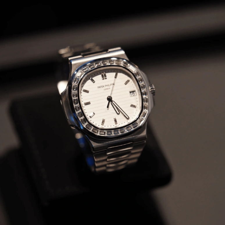 Patek Philippe,Nautilus 40mm,40mm,Platinum,White,Automatic,Day,45hours,5711,5711/110P-010