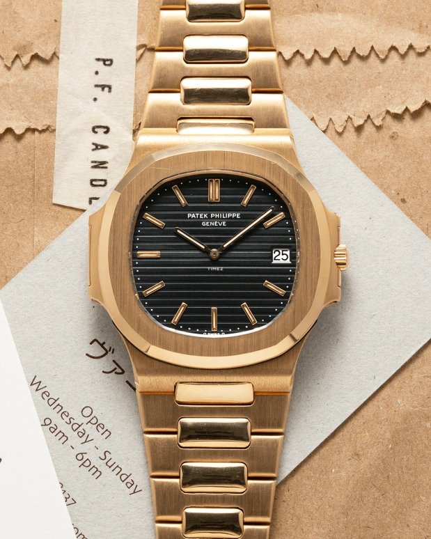 Patek Philippe,Nautilus 40mm,40mm,Yellow Gold,Black,Automatic,Day,38hours,3700J