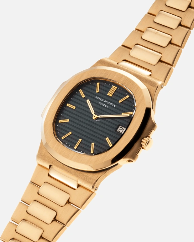 Patek Philippe,Nautilus 40mm,40mm,Yellow Gold,Black,Automatic,Day,38hours,3700J