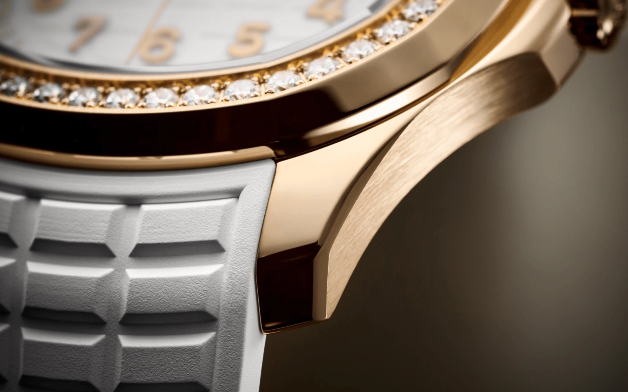 Patek Philippe,Aquanaut 38.80mm,38.80mm,Rose Gold,White,Automatic,Day,45hours,Rawan Bin Hussain,5268,5268/200R-001