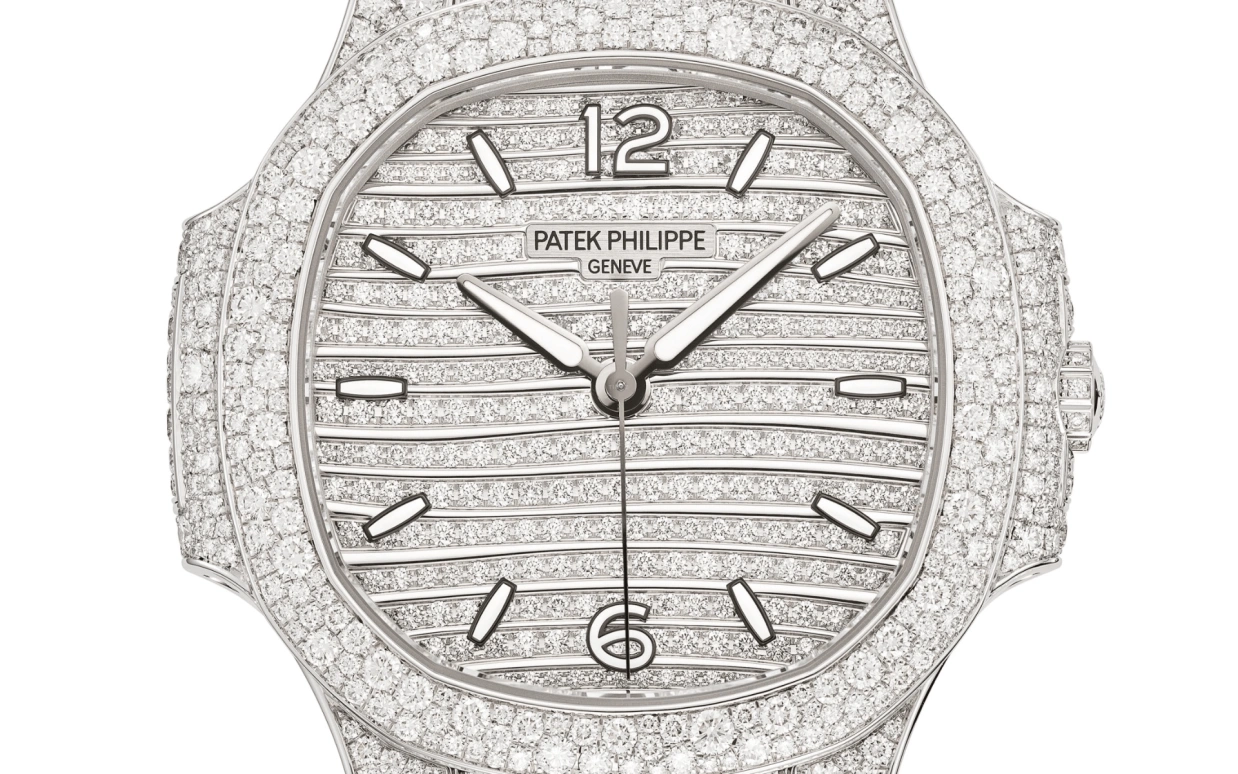 Patek Philippe,Nautilus 35.20mm,35.20mm,White Gold,Silver,White,Automatic,45hours,In-house Caliber,Victoria Beckham,Posh Spice,7118,7118/1450G-001