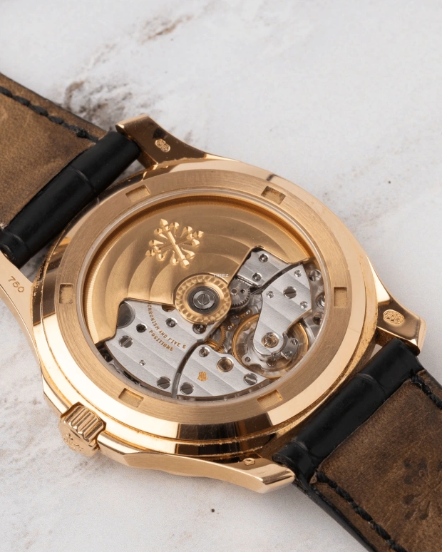 Patek Philippe,Nautilus 36mm,36mm,Rose Gold,White,Automatic,Day,Sapphire,Crystal Glass,5060SR,5060SR-010