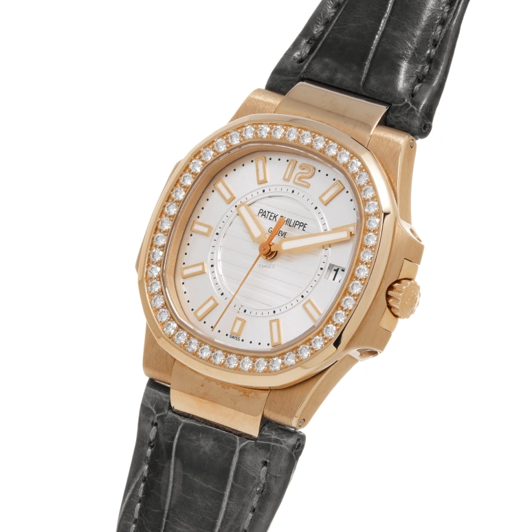Patek Philippe,Nautilus 32mm,32mm,Rose Gold,Silver White,Quartz,Day,In-house Caliber,7010R,7010R-001