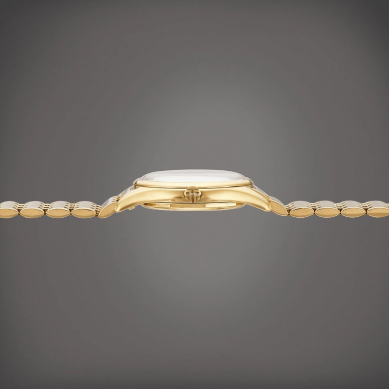 Patek Philippe,Calatrava 36mm,36mm,Yellow Gold,White,Automatic,In-house Caliber,Sapphire,2526J