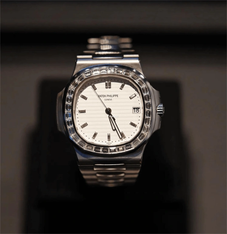 Patek Philippe,Nautilus 40mm,40mm,Platinum,White,Automatic,Day,45hours,5711,5711/110P-010