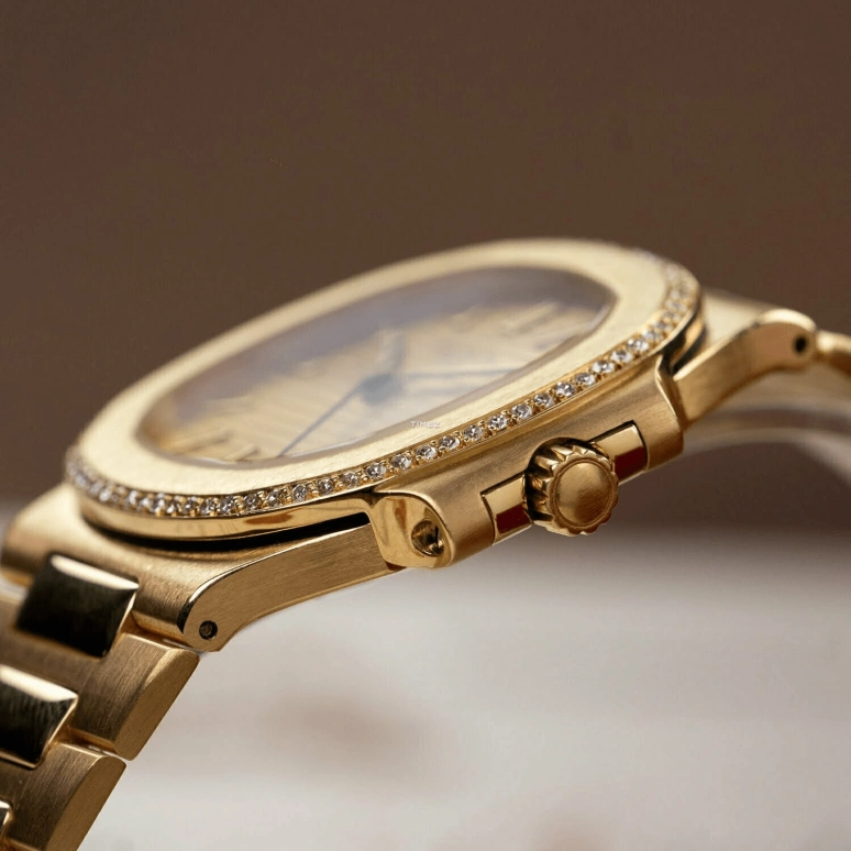 Patek Philippe,Nautilus 37mm,37mm,Yellow Gold,Gold,Automatic,Day,In-house Caliber,3800,3800/2J