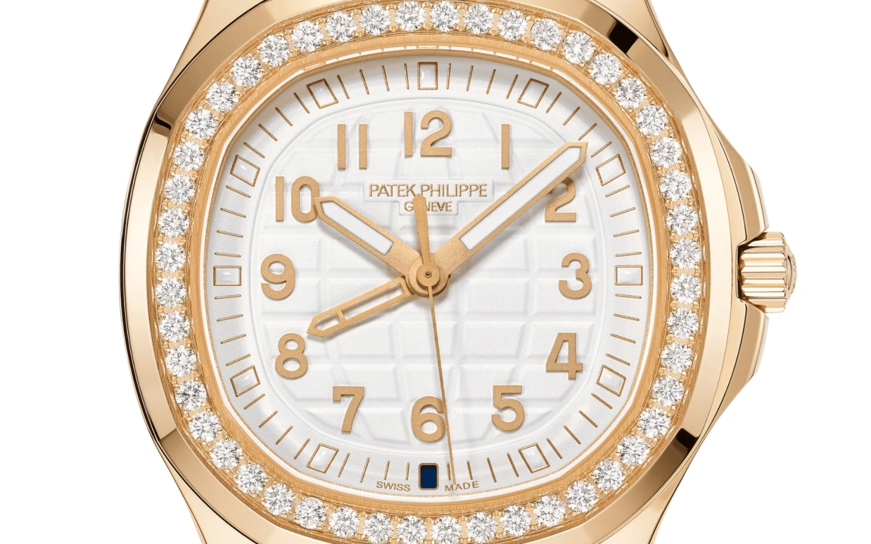 Patek Philippe,Aquanaut 38.80mm,38.80mm,Rose Gold,White,Quartz,In-house Caliber,Sapphire,5269,5269/200R-001