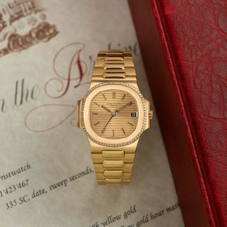 Patek Philippe,Nautilus 37mm,37mm,Yellow Gold,Gold,Automatic,Day,In-house Caliber,3800,3800/2J