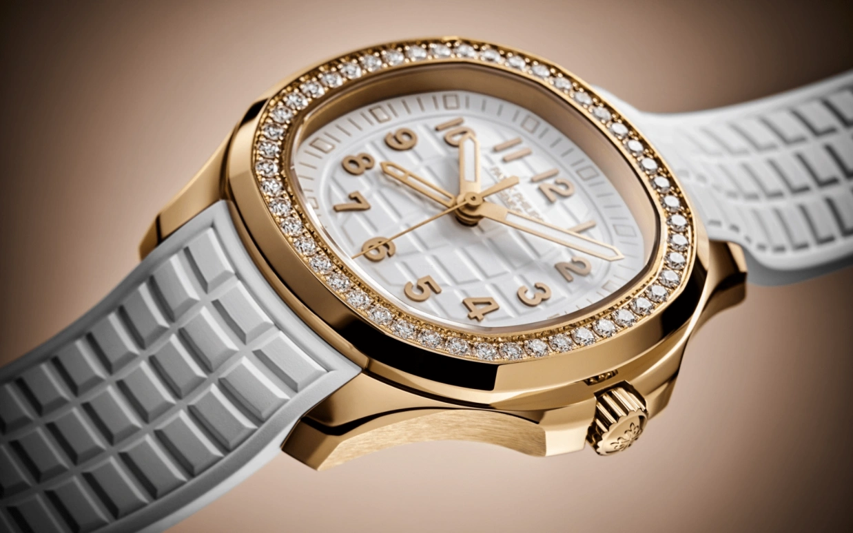 Patek Philippe,Aquanaut 38.80mm,38.80mm,Rose Gold,White,Quartz,In-house Caliber,Sapphire,5269,5269/200R-001