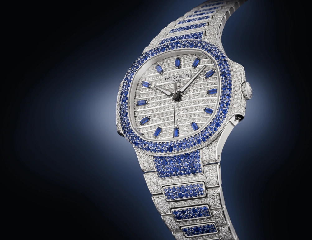 Patek Philippe,Nautilus 35.20mm,35.20mm,White Gold,Silver White,Automatic,45hours,In-house Caliber,7118,7118/1451G-001