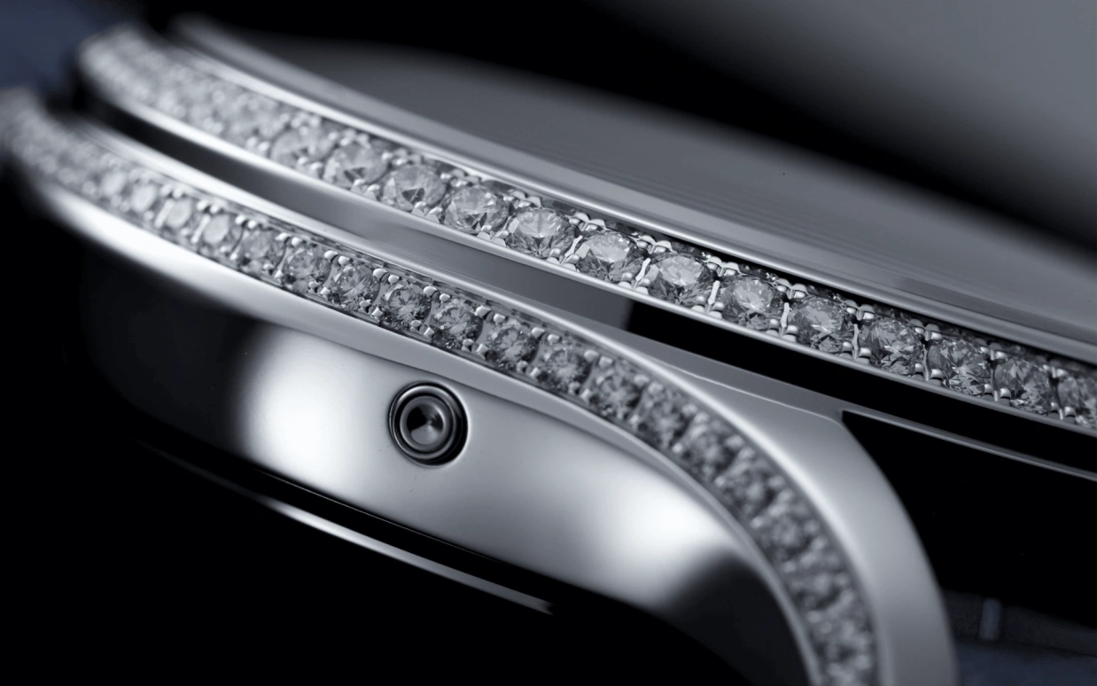 Patek Philippe,Complications 38mm,38mm,White Gold,Silver,Automatic,Moonphase,Annual Calendar,Month,Date,45hours,In-house Caliber,4947G,4947G-010