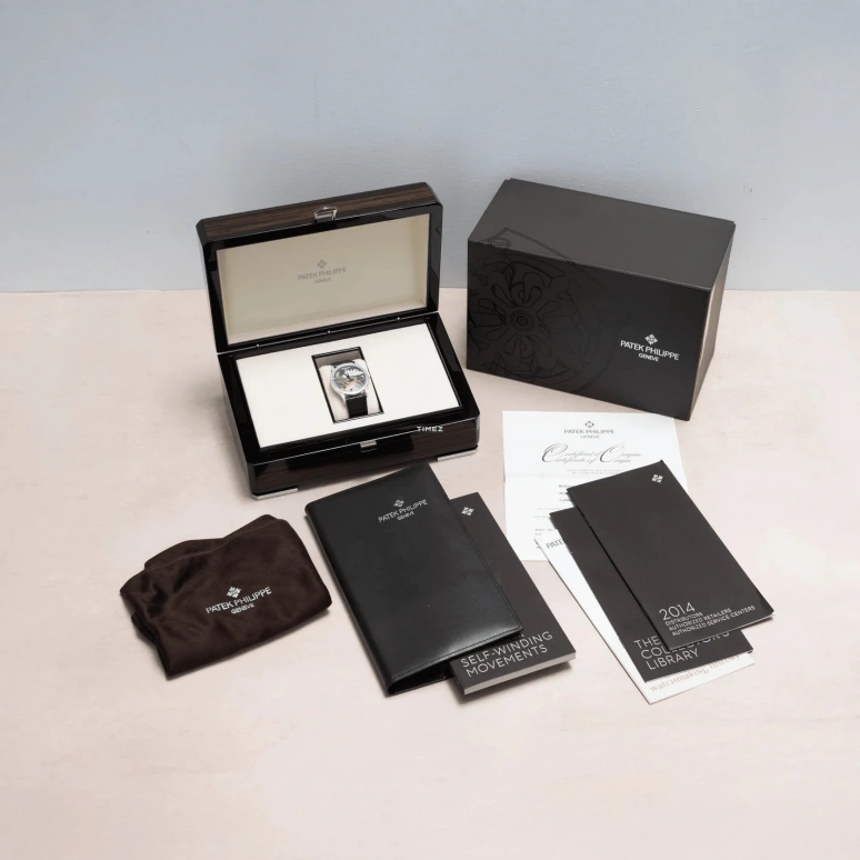 Patek Philippe,Calatrava 38mm,38mm,White Gold,Multi-Color,Black,White,Green,Orange,Automatic,48hours,In-house Caliber,5077,5077/100G-016